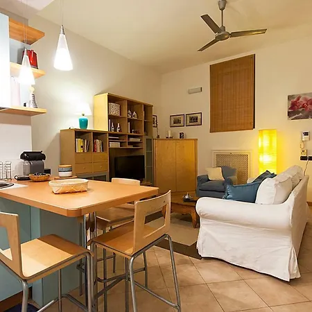 Elegant In Sant'ambrogio Apartment