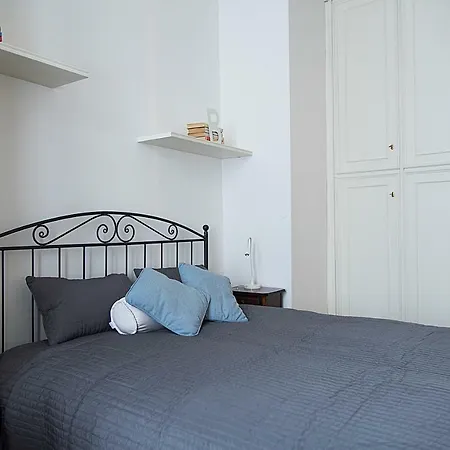 Elegant In Sant'ambrogio Apartament